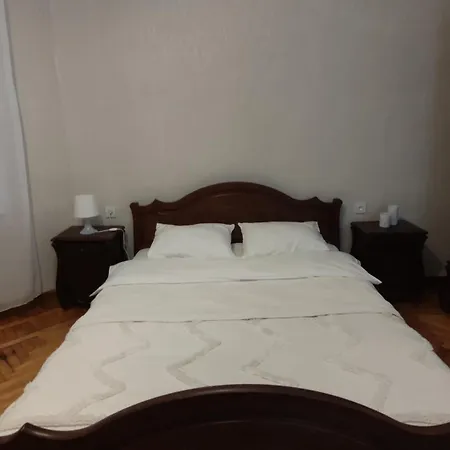 двухкомнатная в центре недалеко от пляжа ланжерон Apartment Odessa