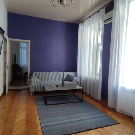 двухкомнатная в центре недалеко от пляжа ланжерон Apartment Odessa