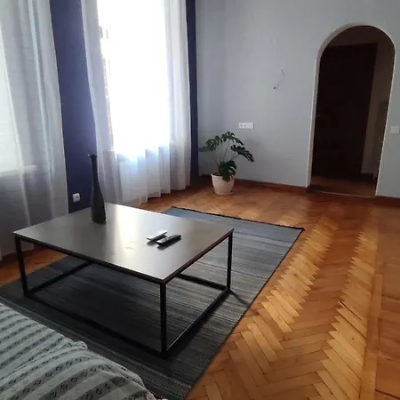 двухкомнатная в центре недалеко от пляжа ланжерон Apartment *