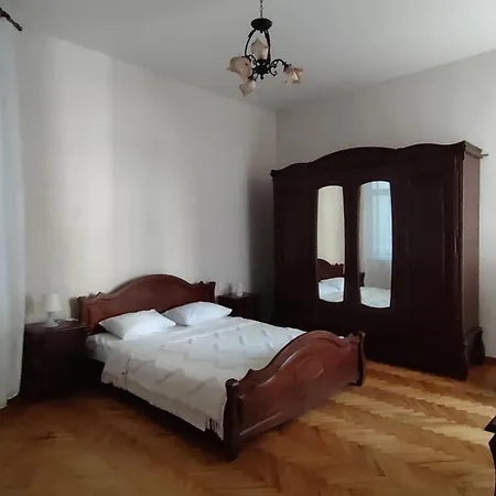 двухкомнатная в центре недалеко от пляжа ланжерон Apartment *